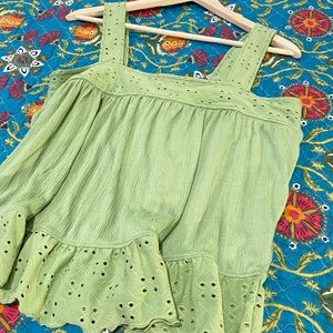 Super cute green tank top size medium